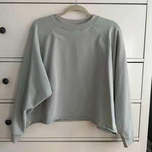 Vuori Performance Cropped Sweatshirt - L